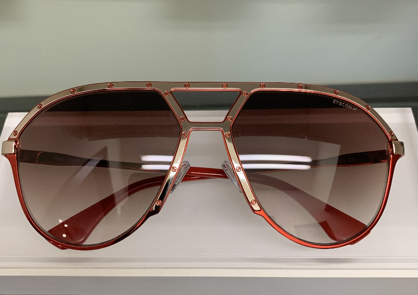 Model Elvis 1 Red Aviator Sunglasses With metallic plate