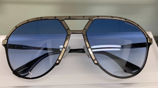 Model Elvis 1  -Black Aviator Sunglasses With Metallic Plate